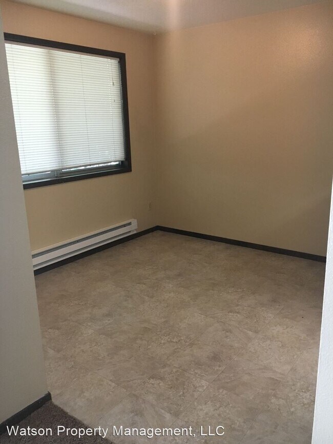 Building Photo - 2418 Main St