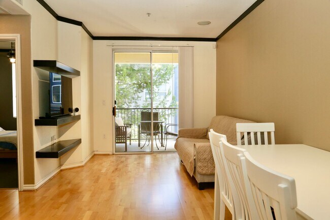 Building Photo - ONE BEDROOM CONDO WITH LUXURY AMENITIES