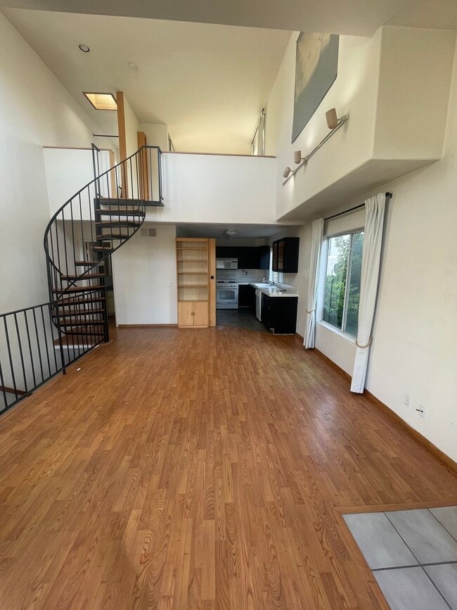 Building Photo - Point Loma 3 Bedroom 2 1/2 Bath Loft Style Townhome