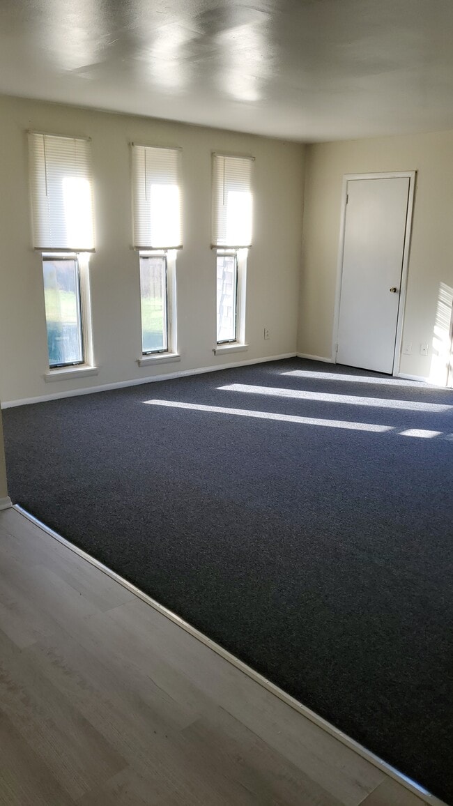 Building Photo - 221 Cookstown New Egypt Rd