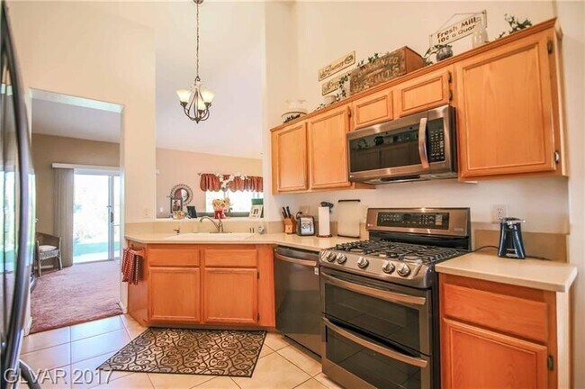 Foto del edificio - ** COMING SOON LISTING ** Charming Single-Story Home with Spa & Covered Patio Near Spencer & Wigw...