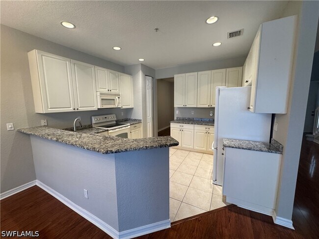 Building Photo - 1410 Mariposa Cir