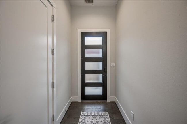 Building Photo - 1514 Laird St