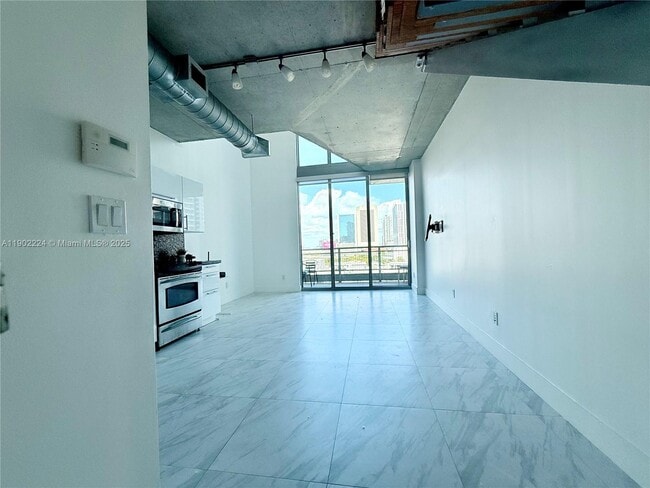 Foto del edificio - 690 SW 1st Ct