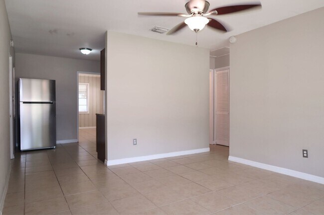 Foto del edificio - 6840 12th St N