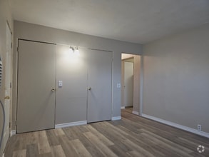 Building Photo - 808 W Cypress Ave