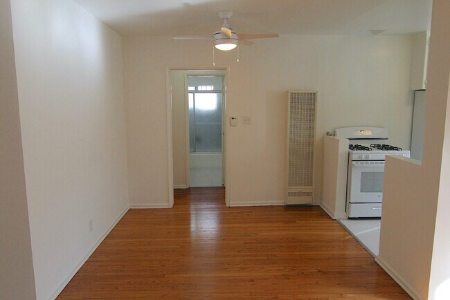 Building Photo - 11662 W Sunset Blvd