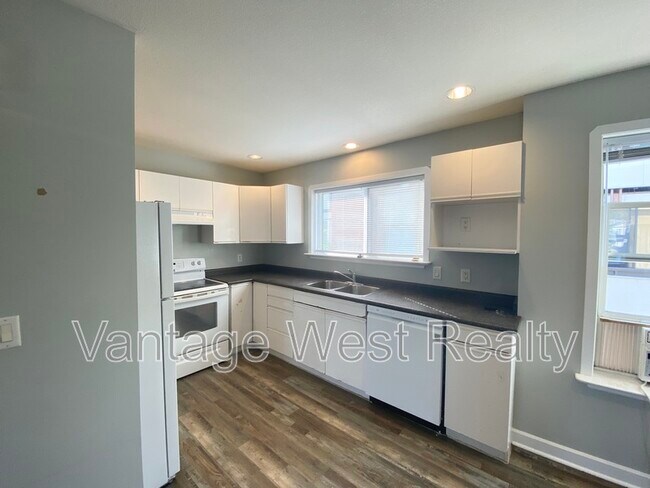 Photo du bâtiment - 1073 Lawson Ave