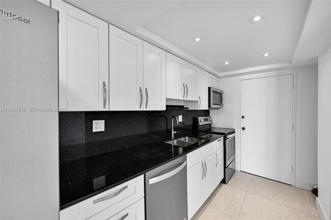 Building Photo - 18041 Biscayne Blvd