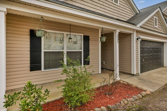 Building Photo - Move-In Ready 3BR Home with Screened Porch & Fenced Yard in the Heart of Lexington – $1,850