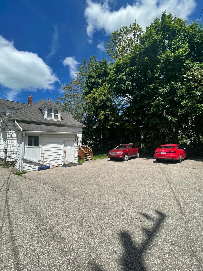 Building Photo - 409 Washtenaw Rd