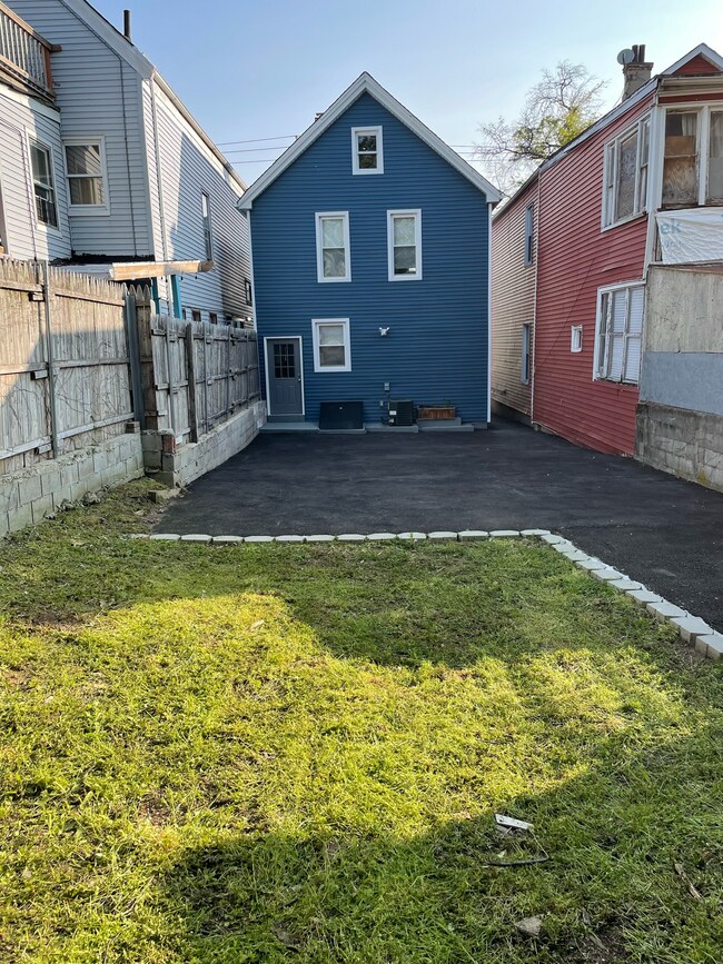 Building Photo - 132 Verona Ave