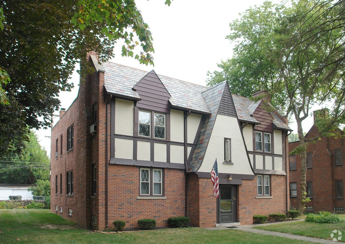 Primary Photo - 1766 King Ave