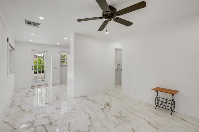 Building Photo - 701 Florida Mango Rd