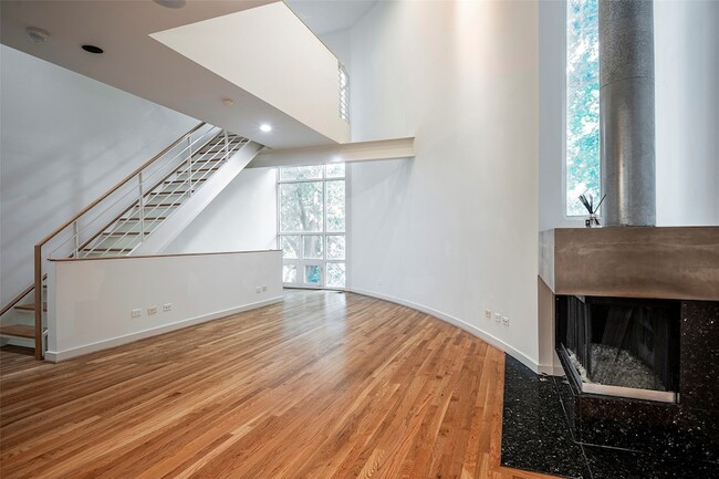 Building Photo - 3372 Miro Pl