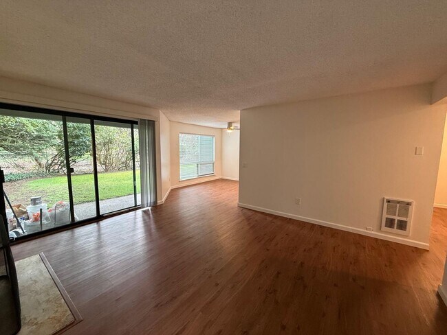Foto del edificio - 2 Bed 2 Bathroom in Pinehurst (Plus Amenities!)
