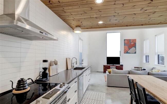 Building Photo - 6161 Culberson St