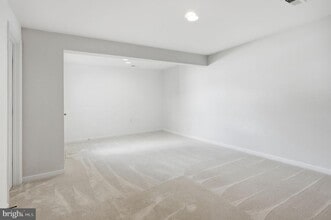 Building Photo - 43 Cecily Way