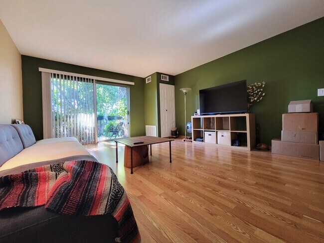 Foto del edificio - 1425 Sandpebble Dr