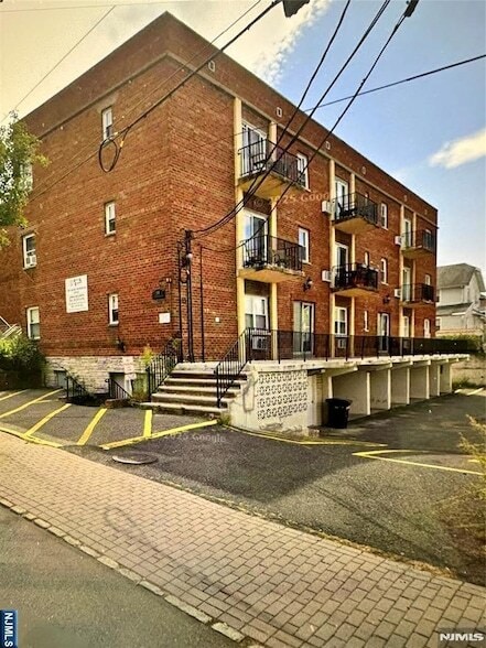 Building Photo - 68 W Main St