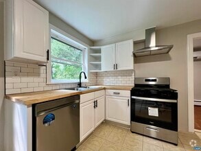 Building Photo - 2525 Woodland Dr
