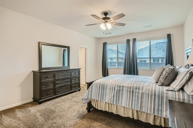 Building Photo - 805 Woodmark Dr