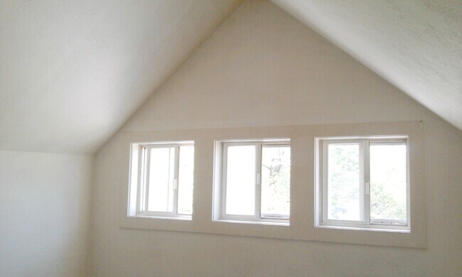 Foto del edificio - 2479 E 124th St