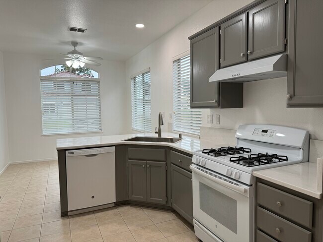 Foto del edificio - 905 Sapphire Cir