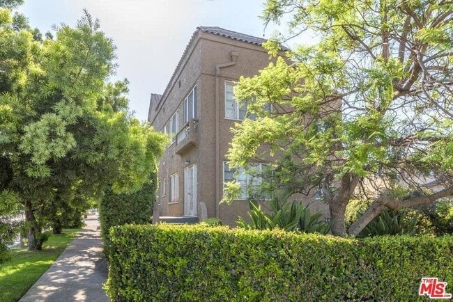 Building Photo - 5246 W Olympic Blvd