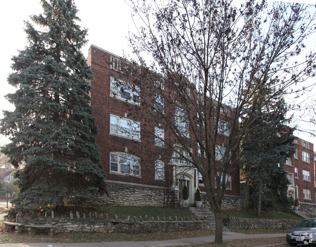 Building Photo - 1301-1303 Valentine Rd