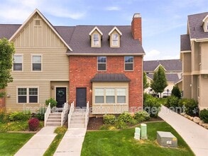 Building Photo - 2071 W Crescent Row