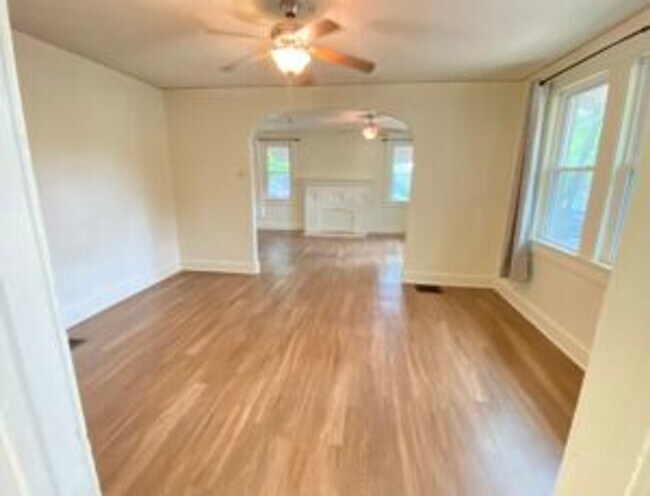 Foto del edificio - 19 Hollywood Ct