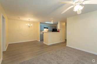 2BR, 2BA -1100 SF - Chase Park