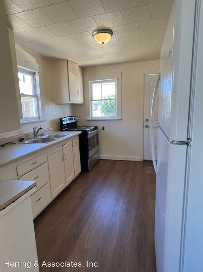 Building Photo - 2 br, 1 bath House - 337 S Chelan Ave