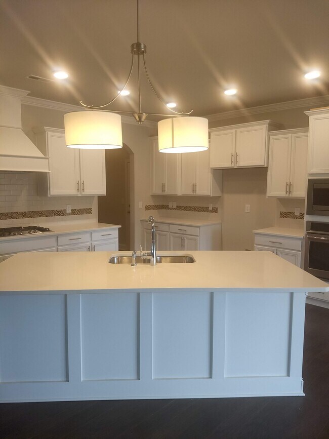 Building Photo - 28563 Paseo Rd