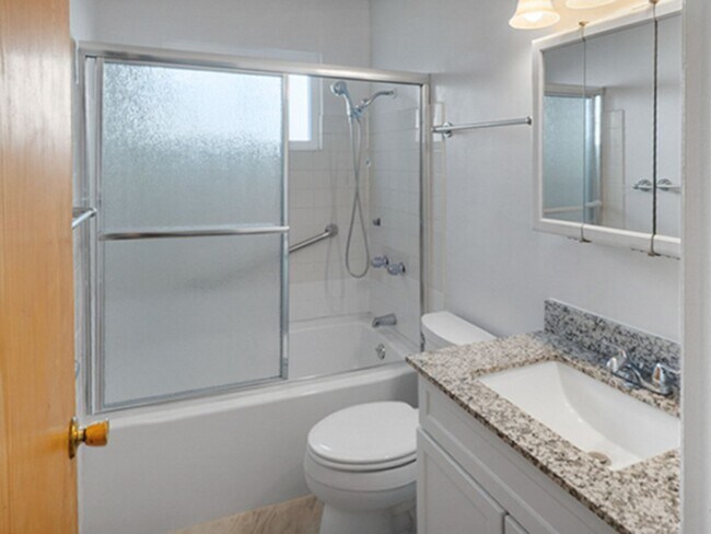 Foto del edificio - 3420 64th Ave Pl