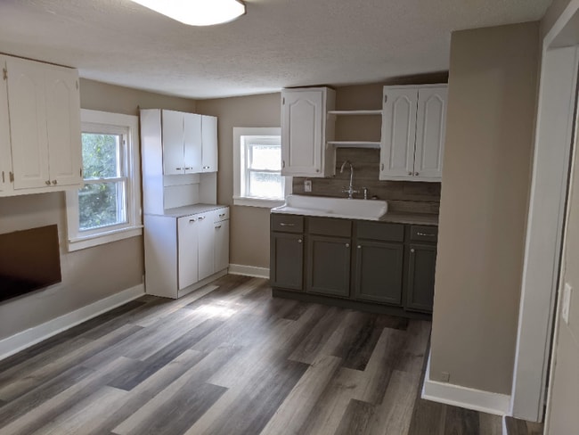 Building Photo - 326 Elm St