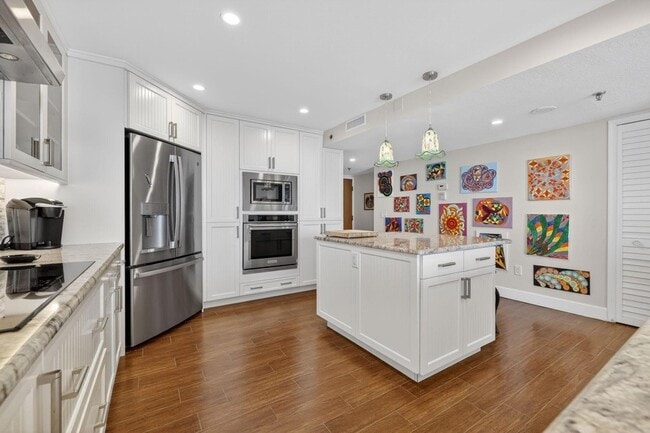 Building Photo - 9960 S Ocean Dr