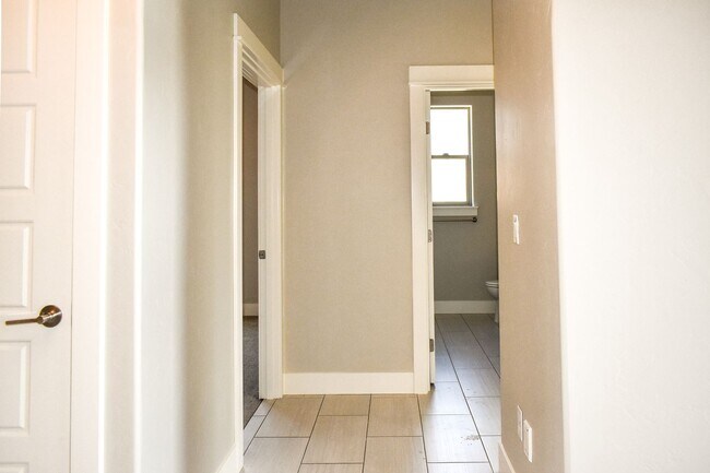 Building Photo - Spacious 3-bedroom 2 bath in the Golfing C...