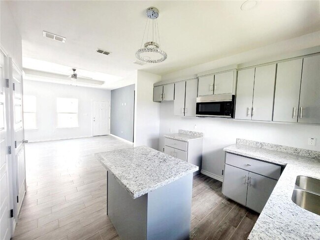 Building Photo - 14 Rosemary Dr