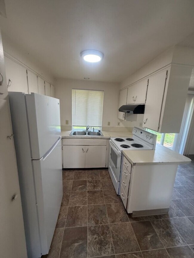 Building Photo - Bethel-Danebo Home