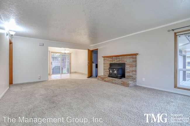 Building Photo - 3 br, 1 bath House - 4001 Gifford Place