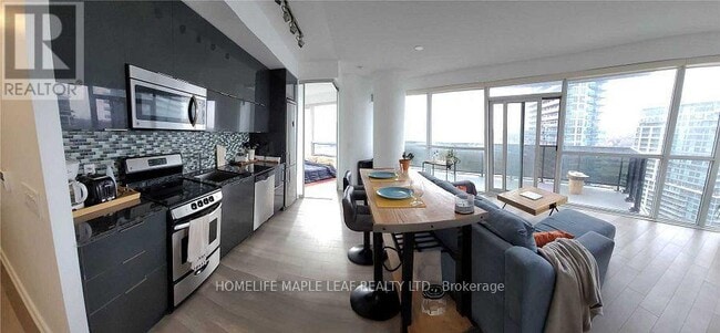 Photo du bâtiment - 80 Marine Parade Dr