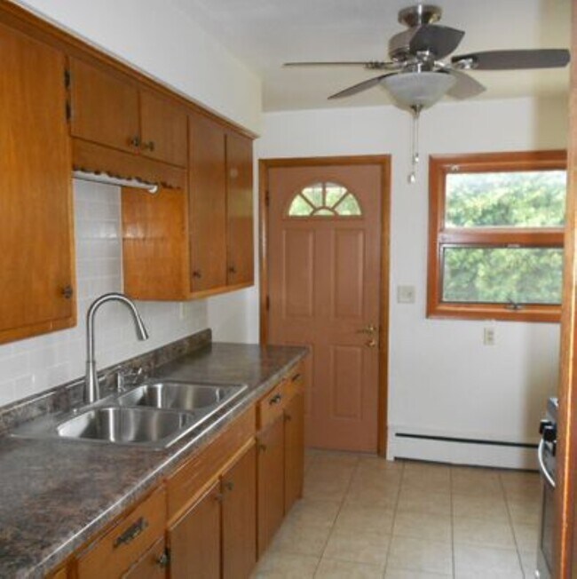 Foto del edificio - 112 E Dean Ave