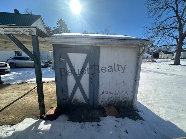 Building Photo - Unique Two Bedroom Home