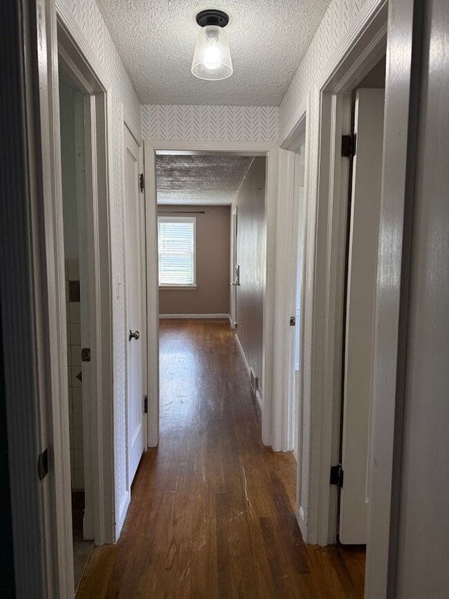 Foto del edificio - Audubon-Downriver Neighborhood 4 bedroom, 1 bath corner lot with large, fenced yard