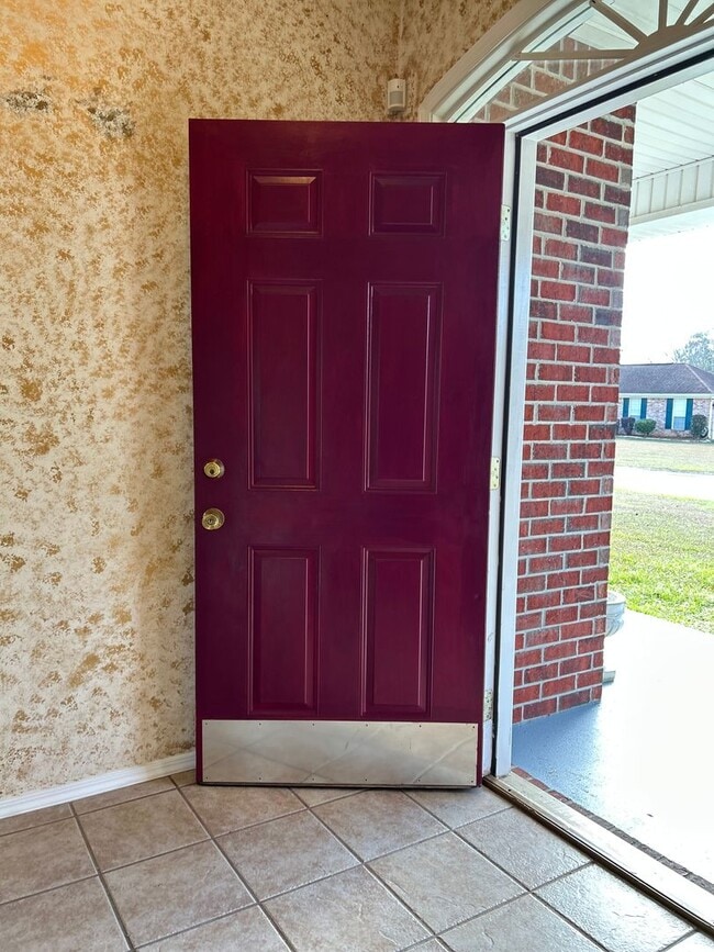 Building Photo - 3/2 Double Car Garage