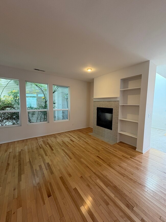 Building Photo - 6648 Elizabeth Loop SE