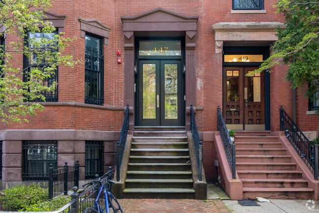 Entrance - 447 Beacon St