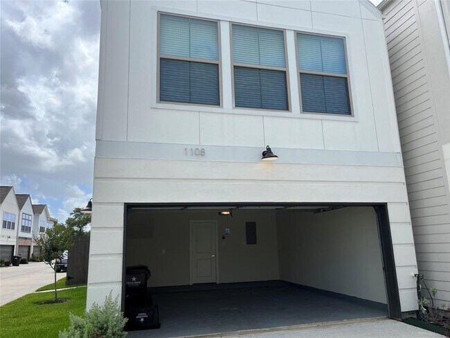 Building Photo - 1108 Yellow Pl